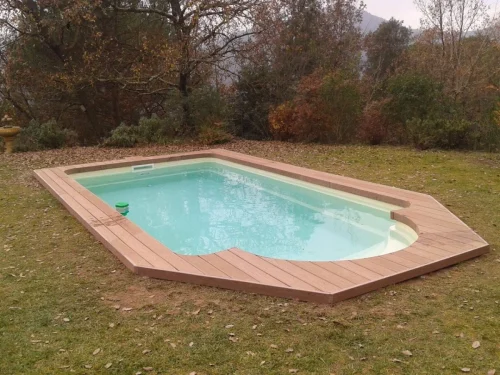 Piscina de Poliéster "EUROPA" Modelo DENEB 7 - Medidas: 7.25 x 3.30 m / Prof. 1.50 m