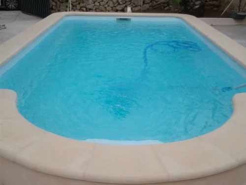Piscina de Poliéster "EUROPA" Modelo DENEB P 6 - Medidas: 6.40 x 2.95 / Prof. 1.10/1.75 m