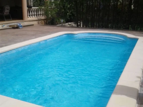 Piscina de Poliéster "EUROPA" Modelo DENEB P 7 - Medidas: 7.23 x 3.33 m / Prof. 1.10/1.80 m