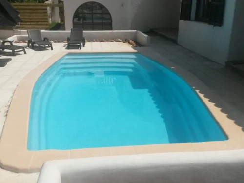 Piscina de Poliéster "EUROPA" Modelo BETA 7 (DX 7) - Medidas: 7.00 x 3.65 m / Prof. 1.55 m