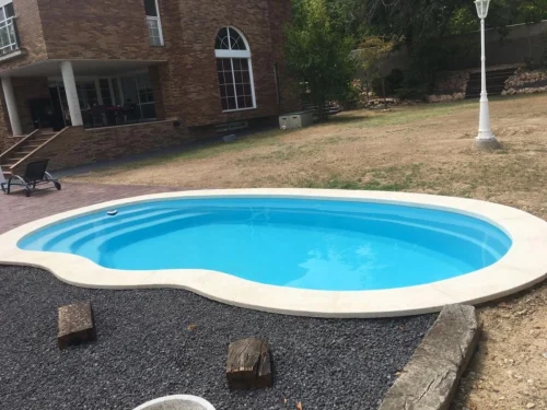 Piscina de Poliéster "EUROPA" Modelo HYDRUS 6 - Medidas: 6.50 x 3.56 / 3.31 m / Prof. 1.40 m