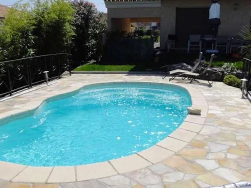 Piscina de Poliéster "EUROPA" Modelo HYDRUS 8 - Medidas: 7.97 x 4.35/3.60 m / Prof. 1.50 m