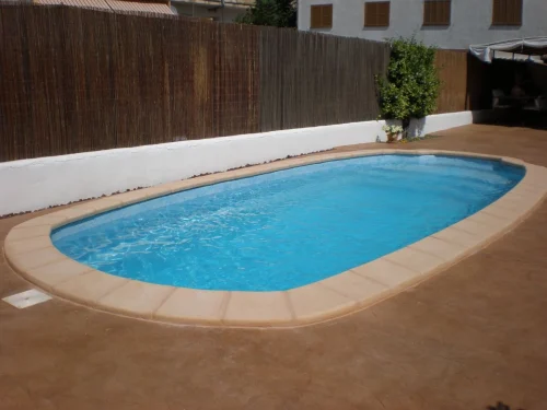 Piscina de Poliéster "EUROPA" Modelo JUPITER P (MALLORCA) - Medidas: 7.00 x 2.97 m / Prof. 1.21/1.71 m