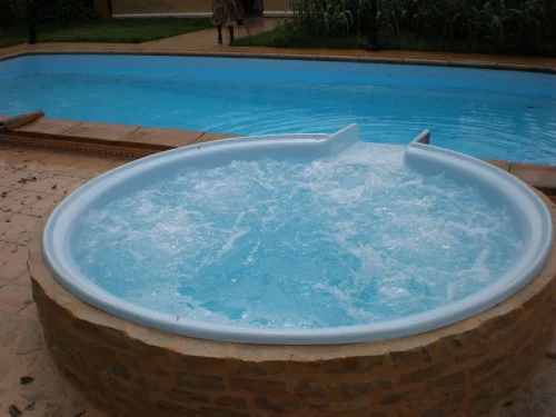 Piscina de Poliéster "EUROPA" Modelo SPA 0 (BUBBLE 2) - Medidas:  2.00 m / Prof. 1.05 m