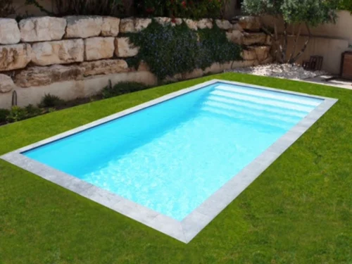 Piscina  de Poliéster "EUROPA" Modelo SPACE 950 -Medidas: 9.50 x 3.90 m / Prof. 1.50 m
